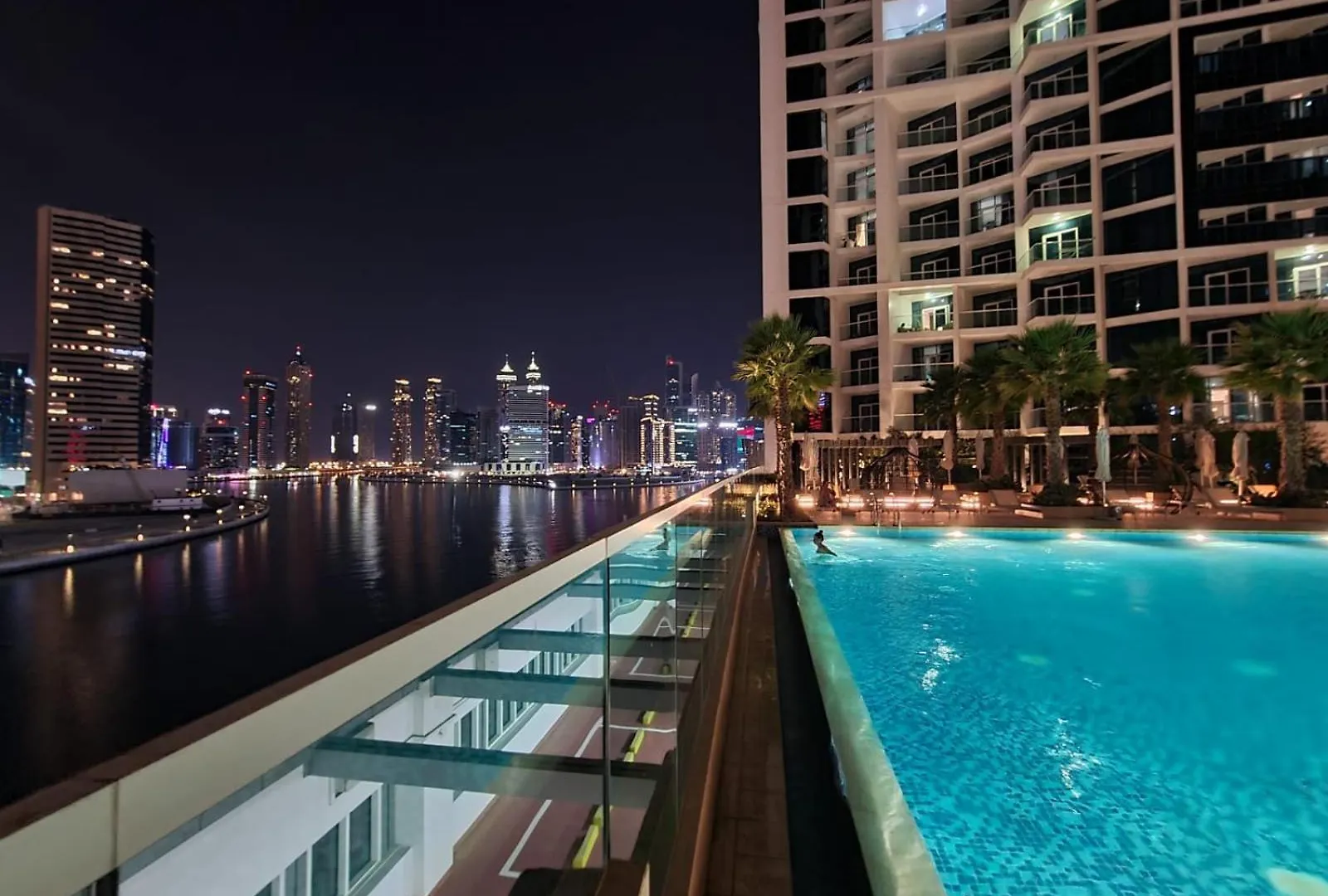 Modern Delux 1 Bed With Canal And Burj Khalifa View Apartment Dubai