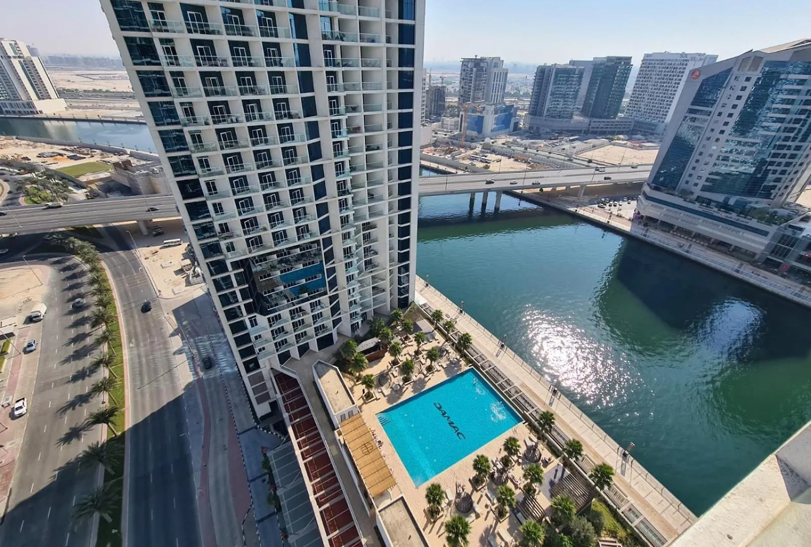 Modern Delux 1 Bed With Canal And Burj Khalifa View Apartment Dubai