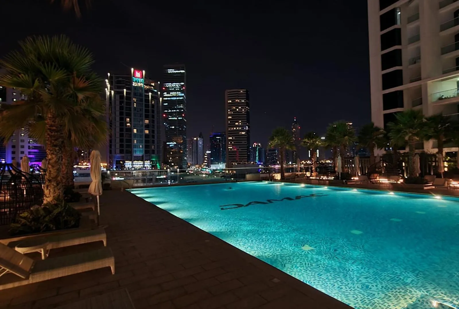 Modern Delux 1 Bed With Canal And Burj Khalifa View Apartment Dubai