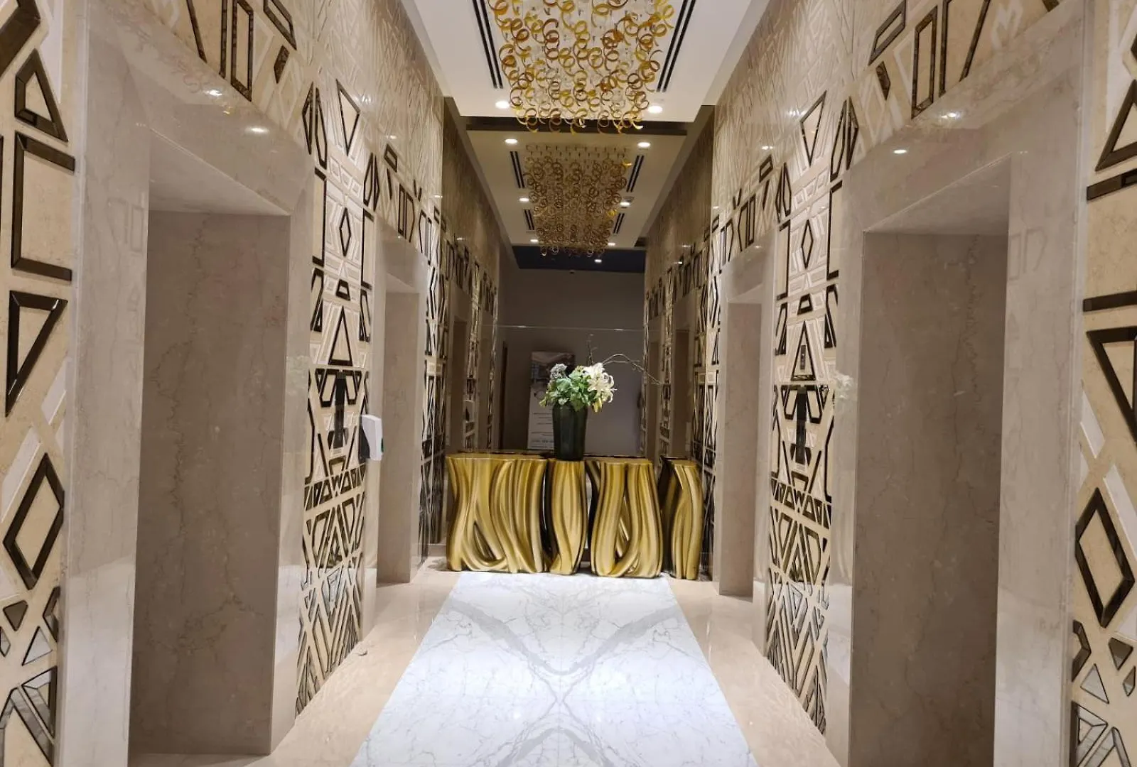 Modern Delux 1 Bed With Canal And Burj Khalifa View Apartment Dubai