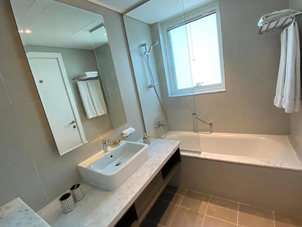 Modern Delux 1 Bed With Canal And Burj Khalifa View Apartment Dubai