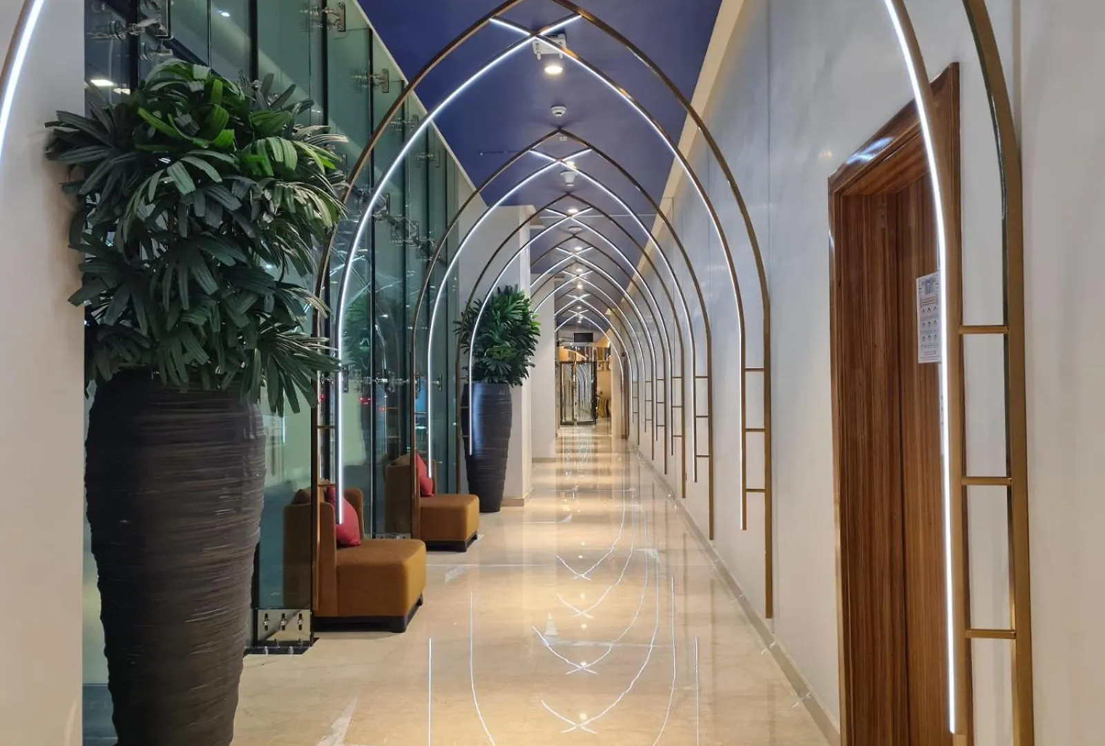 Modern Delux 1 Bed With Canal And Burj Khalifa View Apartment Dubai